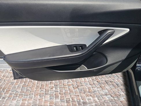 Used 2018 Tesla Model 3 Long Range RWD image 14