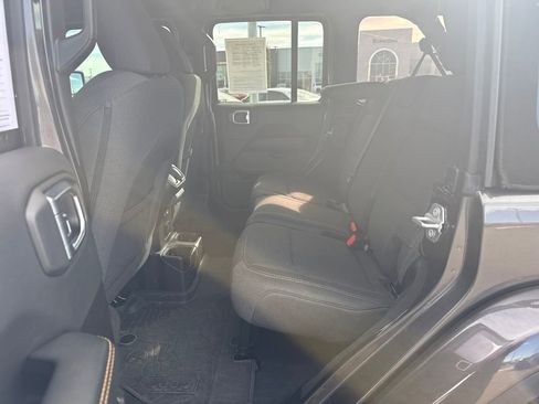 Used 2024 Jeep Wrangler Sahara image 26