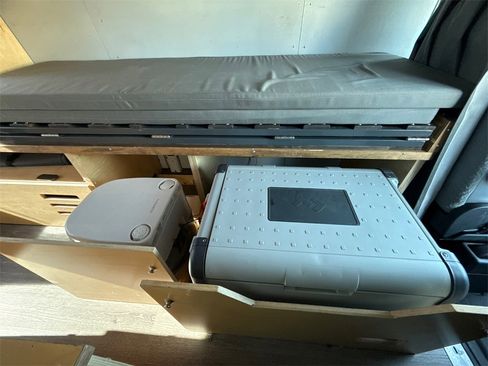 Used 2018 Ford Transit 250 130 Medium Roof image 14