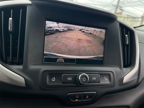 Used 2024 GMC Terrain SLE image 16