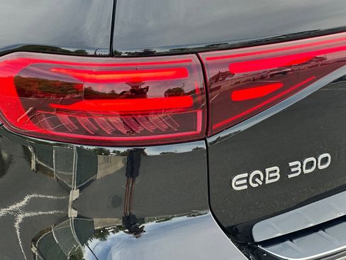 Used 2024 Mercedes-Benz EQB 300 4MATIC image 12