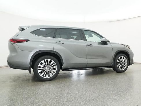 New 2026 Toyota Highlander Platinum image 59