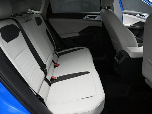 Used 2025 Volkswagen Taos SE w/ Panoramic Sunroof Package image 19