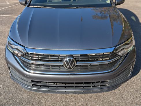 Used 2024 Volkswagen Jetta SE w/ Panoramic Sunroof Package image 12