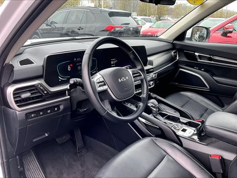 Used 2025 Kia Telluride S image 8