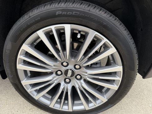 Certified 2024 Cadillac XT4 Premium Luxury AWD/4WD image 30