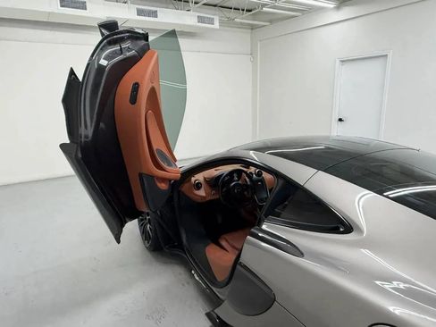 Used 2017 McLaren 570S RWD image 15