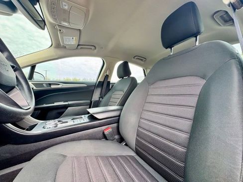 Used 2020 Ford Fusion SE image 11