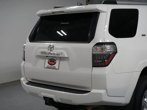 Certified 2019 Toyota 4Runner SR5 AWD/4WD image 9