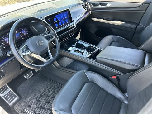 Certified 2024 Volkswagen Atlas Cross Sport SEL R-Line AWD/4WD image 16