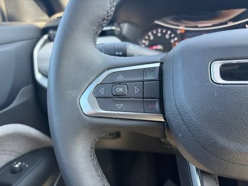 Used 2024 Jeep Compass Latitude AWD/4WD image 11