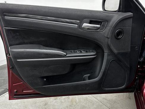 Used 2018 Chrysler 300 Touring L image 12