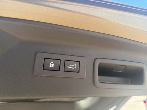 Used 2025 Subaru Forester Limited w/ Popular Package image 5