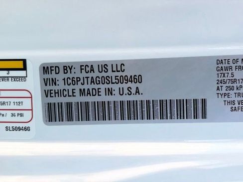 Certified 2025 Jeep Gladiator Sport image 32