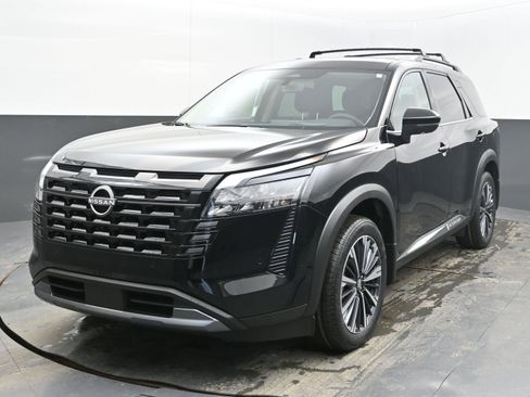 New 2026 Nissan Pathfinder Platinum w/ Cargo Package FWD image 3