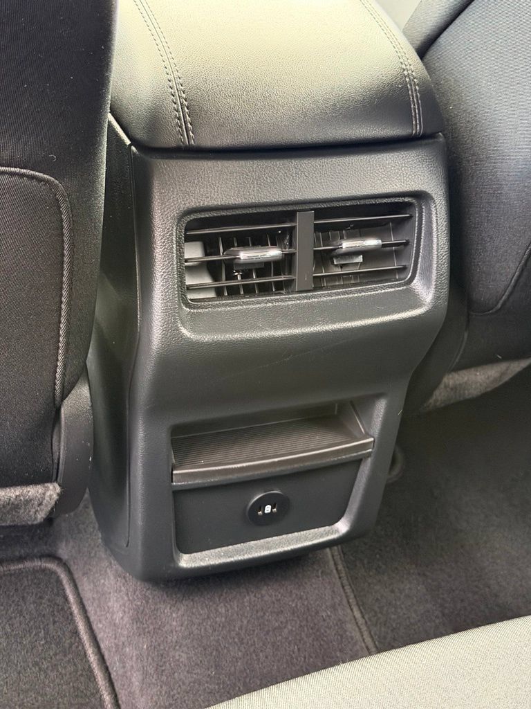 Used 2023 Ford Edge SE AWD/4WD image 9