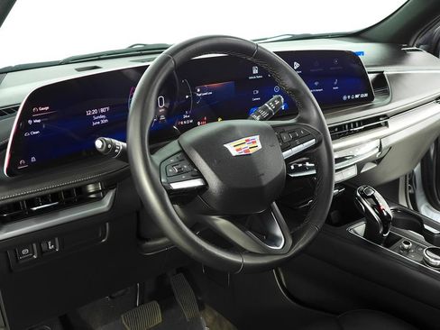 Used 2025 Cadillac XT4 Premium Luxury FWD image 31