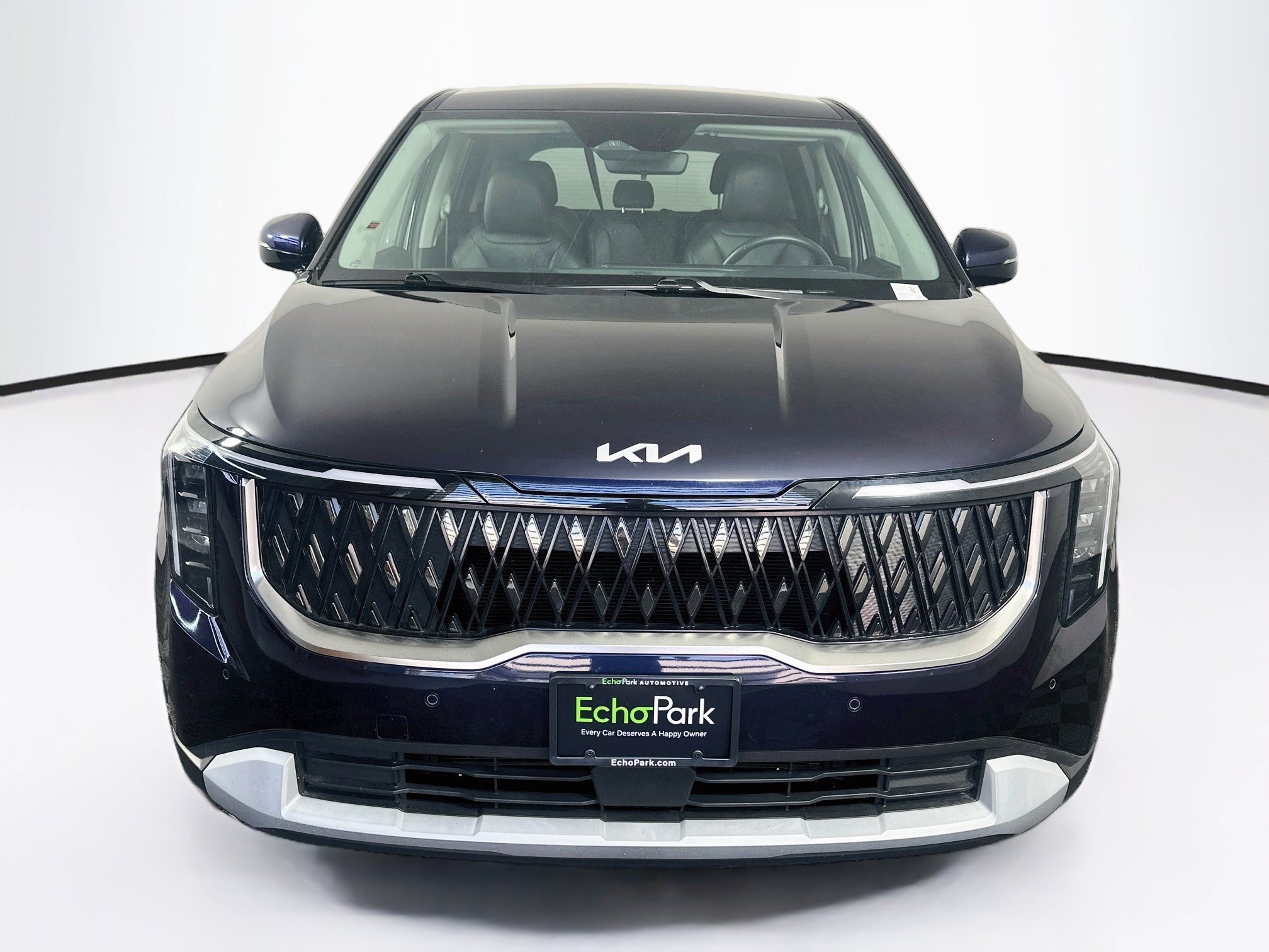 Used 2025 Kia Carnival FWD image 2