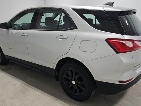 Used 2019 Chevrolet Equinox LS FWD image 4