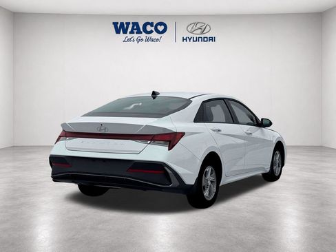 Used 2026 Hyundai Elantra SE FWD image 5