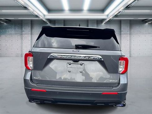 Used 2023 Ford Explorer XLT AWD/4WD image 25