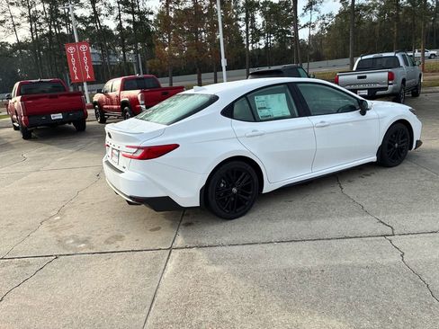 New 2026 Toyota Camry SE image 7