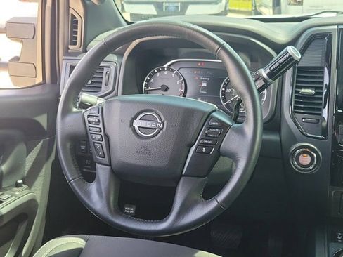 Used 2024 Nissan Titan SV w/ SV Convenience Package RWD image 17