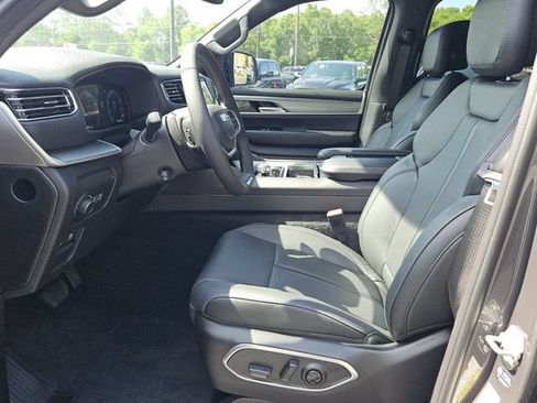 New 2026 Jeep Grand Wagoneer Limited AWD/4WD image 10
