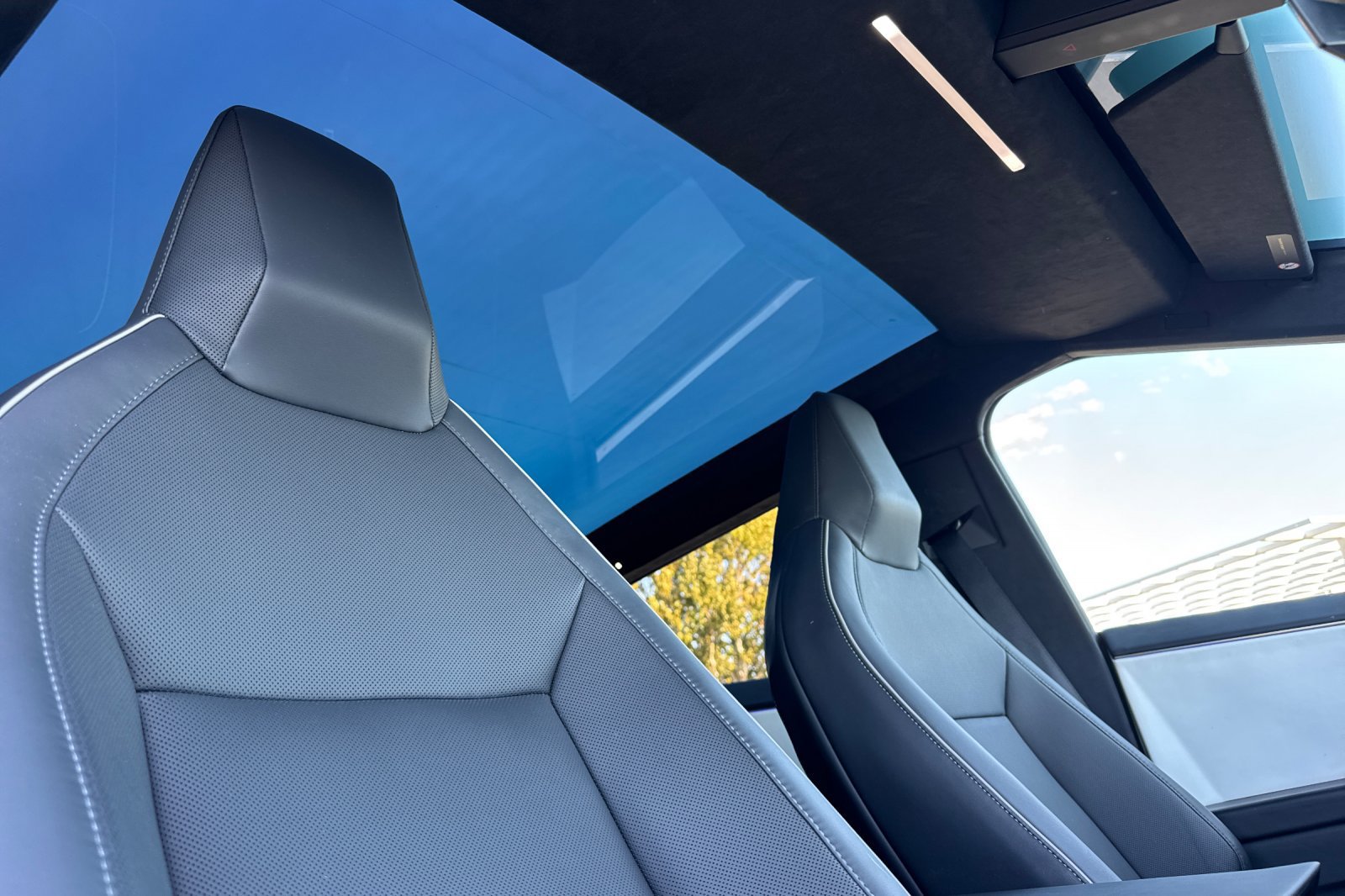 Used 2024 Tesla Cybertruck AWD Crew Cab image 16