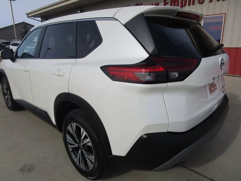 Used 2022 Nissan Rogue SV AWD/4WD image 12