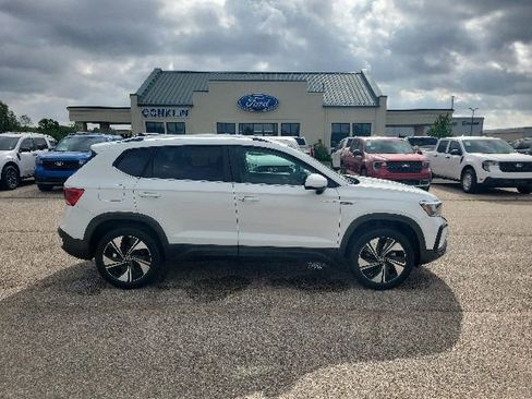 Used 2023 Volkswagen Taos SE AWD/4WD image 18