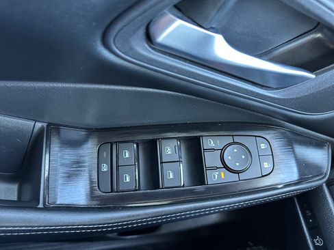 Used 2025 Nissan Rogue SV FWD image 27