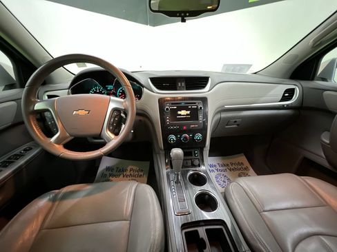 Used 2017 Chevrolet Traverse LT w/ Style and Technology Package FWD image 18