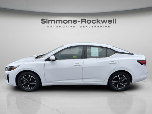 Used 2024 Nissan Sentra SV image 4