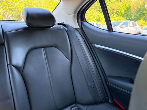 Used 2025 Genesis G70 2.5T AWD/4WD image 38