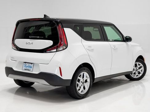 Used 2023 Kia Soul S FWD image 32