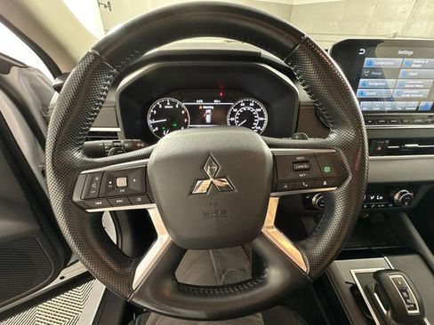 Used 2022 Mitsubishi Outlander SE AWD/4WD image 13