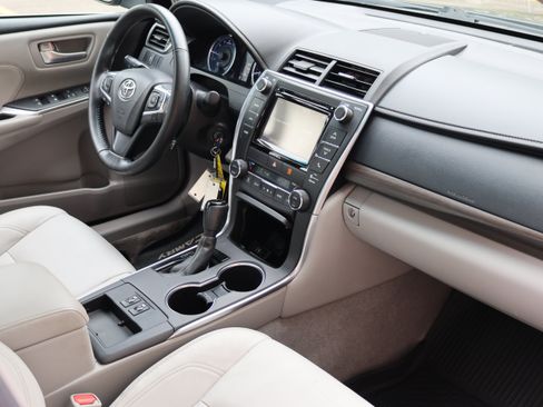 Used 2016 Toyota Camry XLE FWD image 33