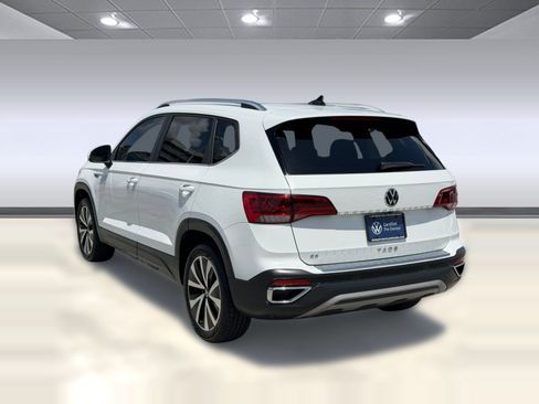 Certified 2023 Volkswagen Taos SE w/ Panoramic Sunroof Package FWD image 3