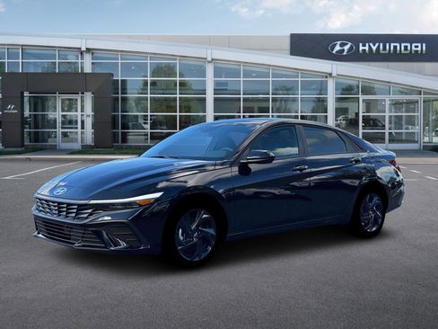 New 2026 Hyundai Elantra Sport FWD image 2