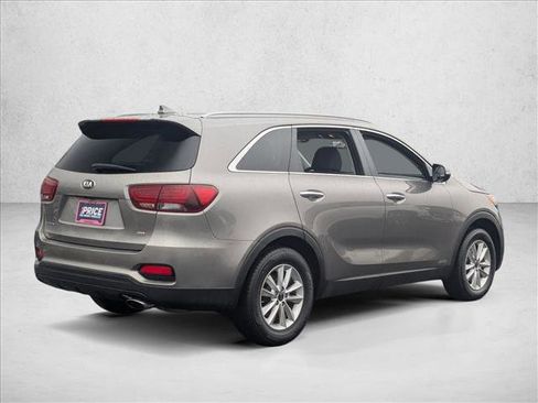 Used 2019 Kia Sorento LX w/ LX Convenience Package image 5