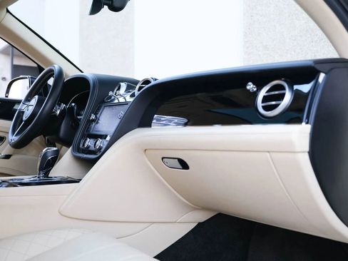 Used 2018 Bentley Bentayga image 34