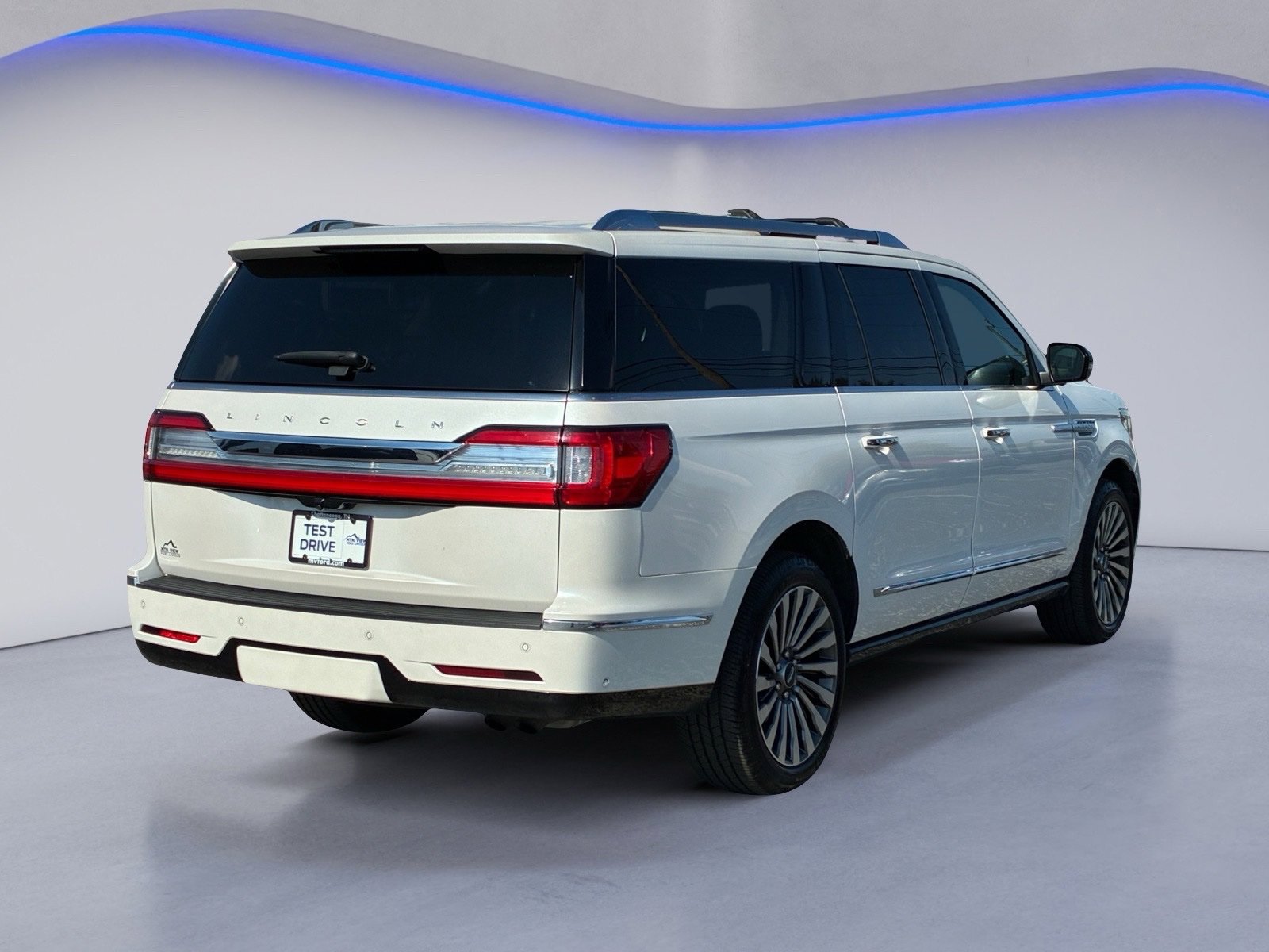 Used 2019 Lincoln Navigator L Reserve w/ Cargo Package AWD/4WD image 6