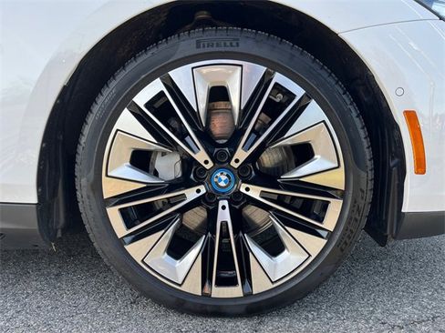 Certified 2025 BMW i5 xDrive40 w/ Premium Package image 32