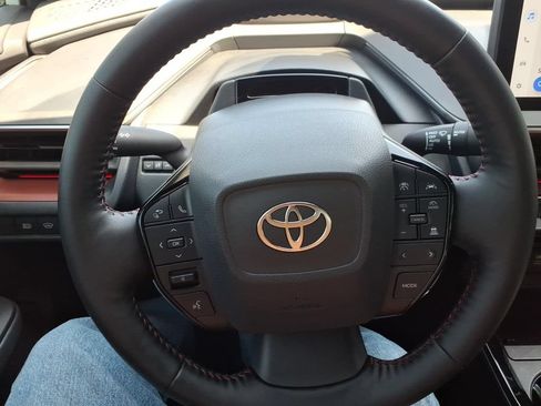 Used 2023 Toyota Prius Prime Premium FWD image 27
