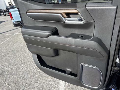 Used 2024 Chevrolet Silverado 1500 High Country w/ Technology Package image 9