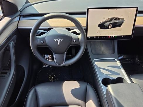 Used 2024 Tesla Model Y Long Range RWD image 11