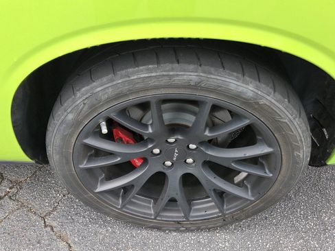 Used 2015 Dodge Challenger SRT Hellcat RWD image 10