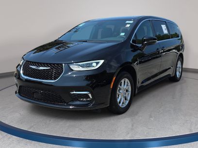 New 2026 Chrysler Pacifica Select