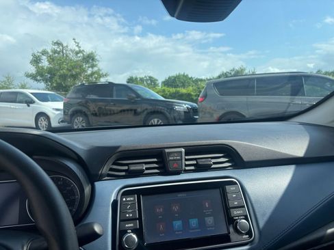 Used 2025 Nissan Versa SV image 17